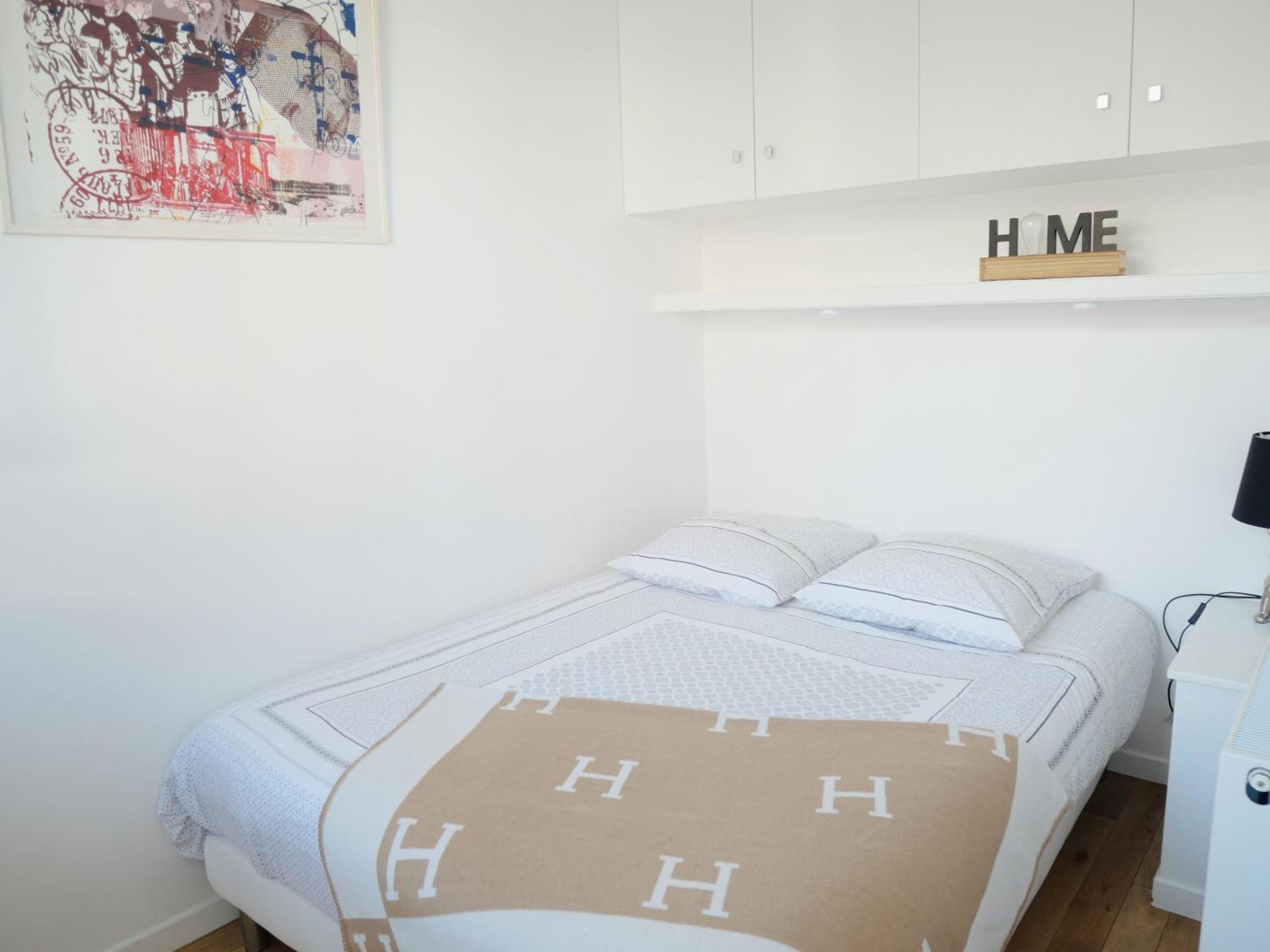 Centre, 2 Pièces - à Pied - Vue Appartement *