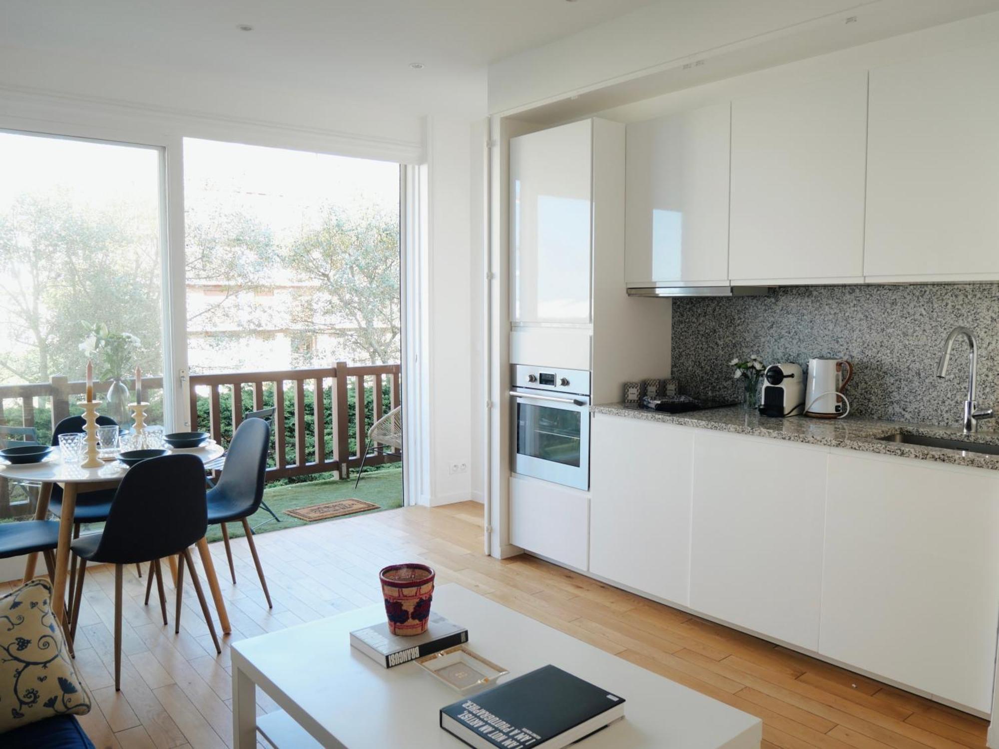 Apartment - Balcon, Vue & A Pied